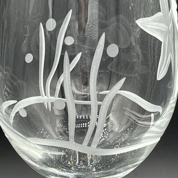 Rolf Etched Starfish All Purpose 10 oz Wine Glasses Set of 2 Perfect Condition - Picture 4 of 7